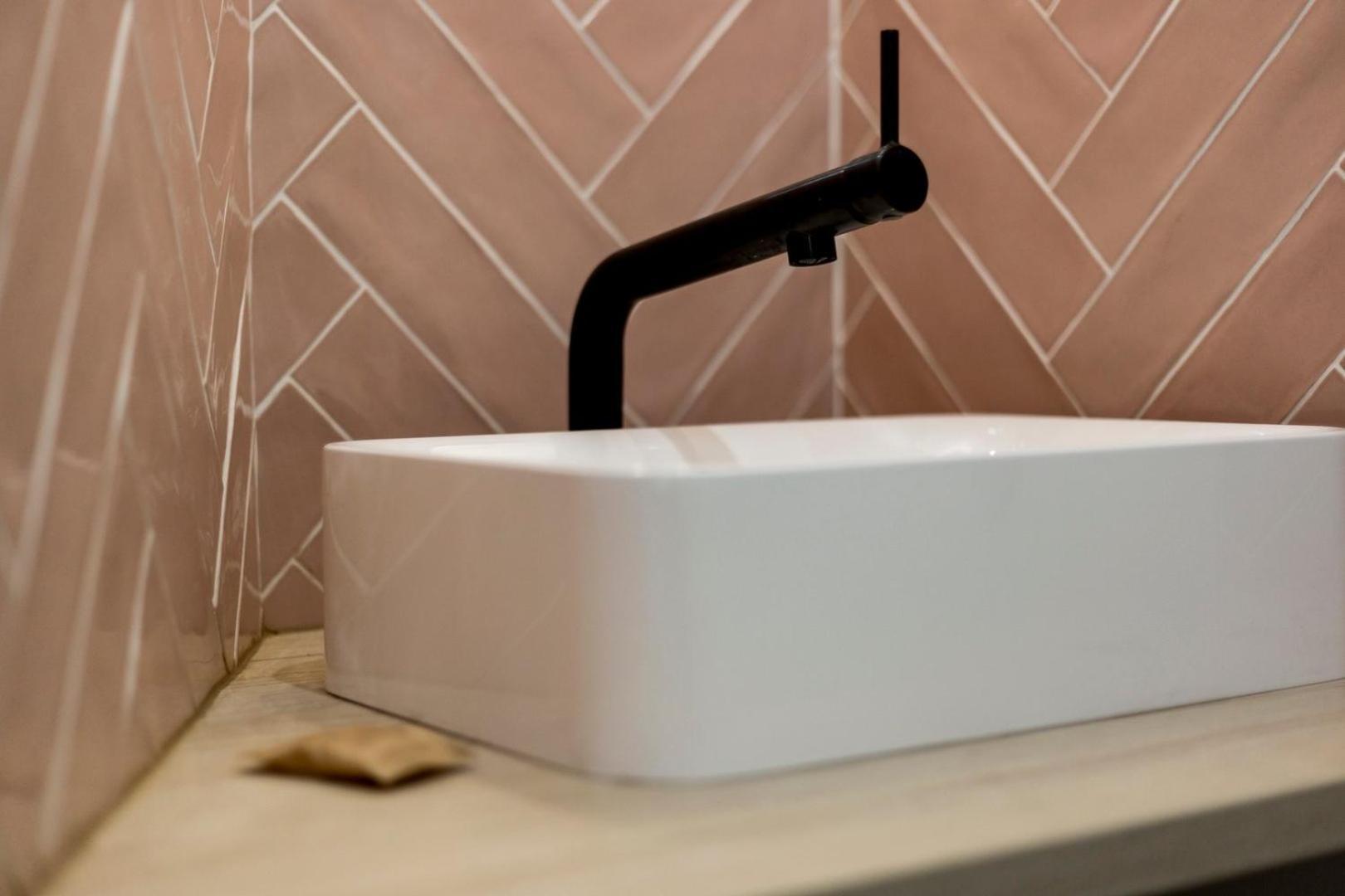 Studio - Proche Metro Ail Лион Экстерьер фото