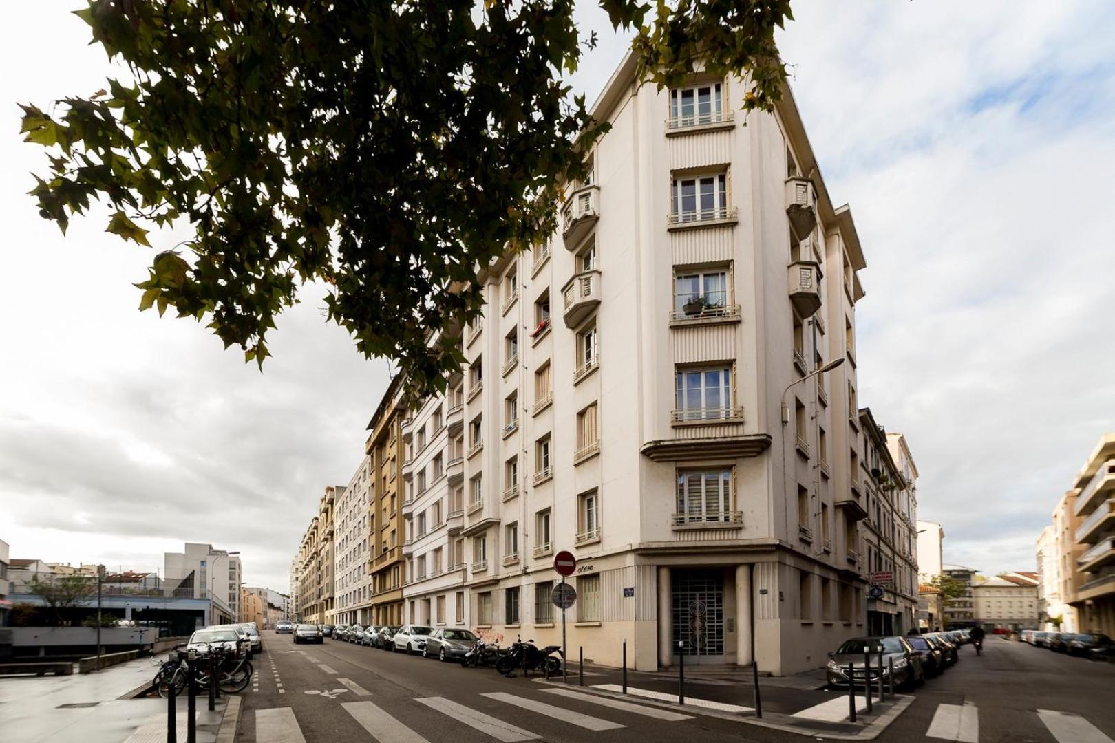 Studio - Proche Metro Ail Лион Экстерьер фото